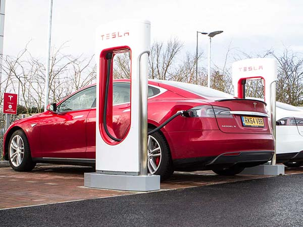 Hồi tháng 11/2022, Musk từng mời các hãng xe điện khác sản xuất ôtô sử dụng cổng sạc của Tesla